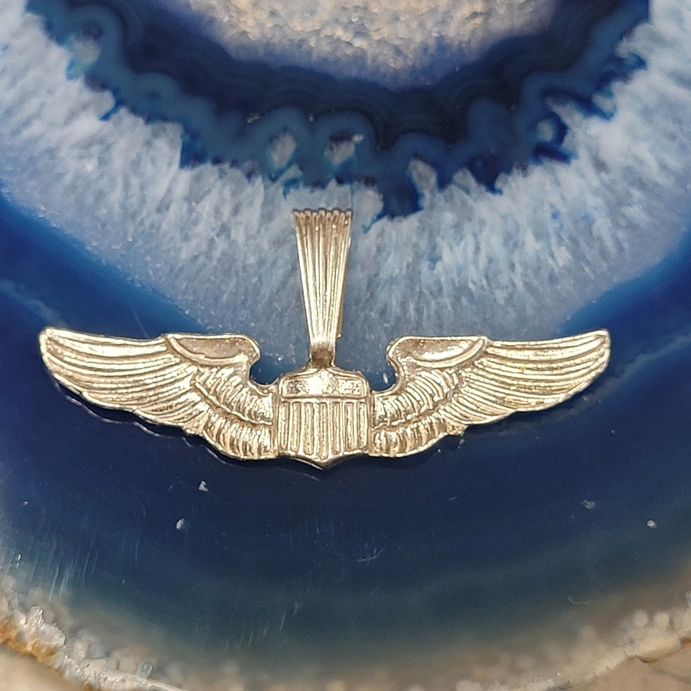Silver Winged Flag in middle Pendant!!